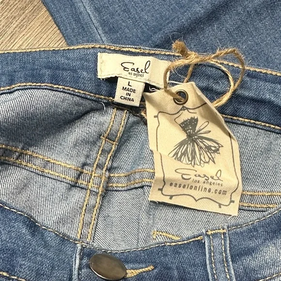 Easel Blue Jeans with Leopard Side Detail - Picture 2 of 7